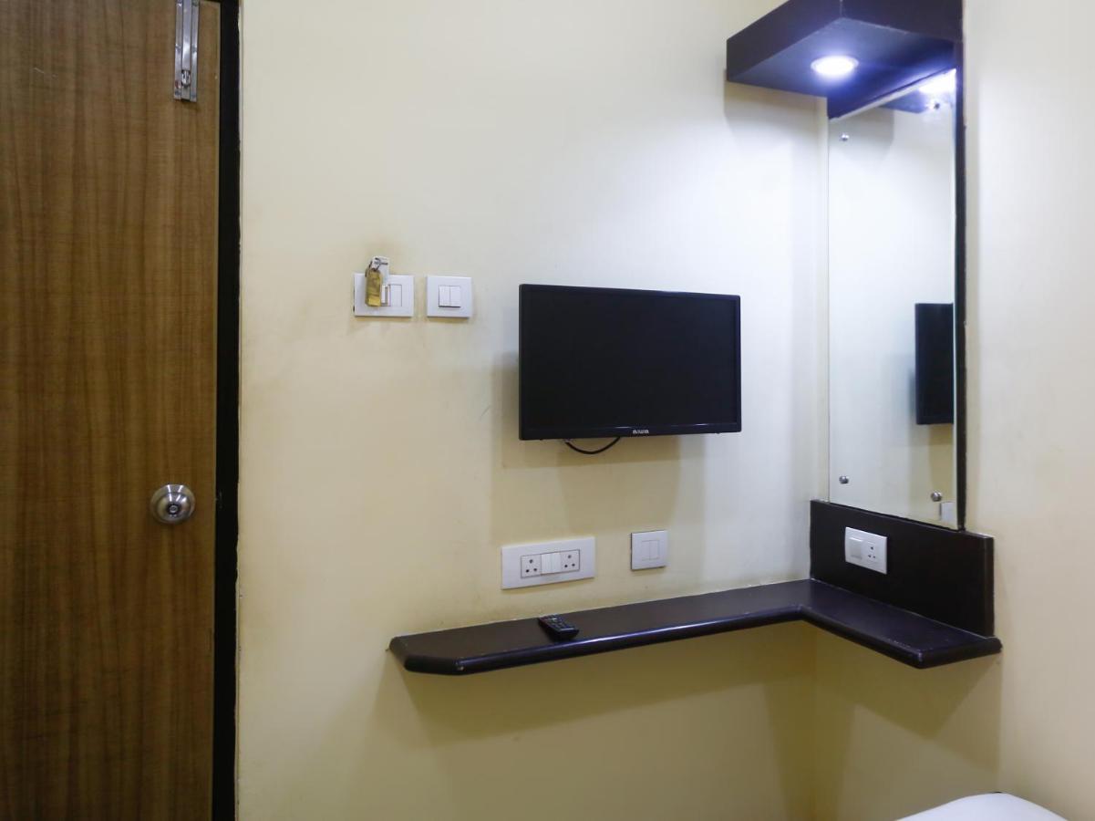 Madrasi Airport Hotel - Saibala Chennai Luaran gambar