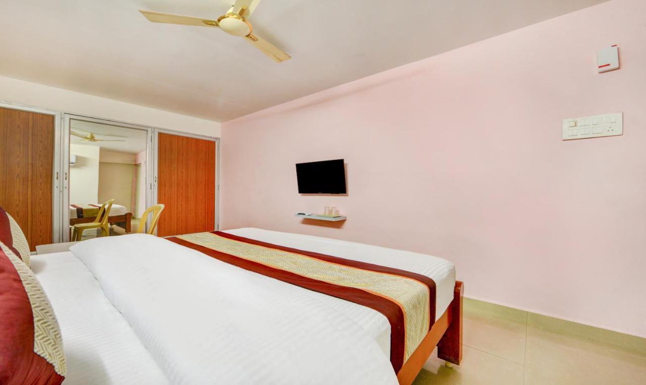 Madrasi Airport Hotel - Saibala Chennai Luaran gambar