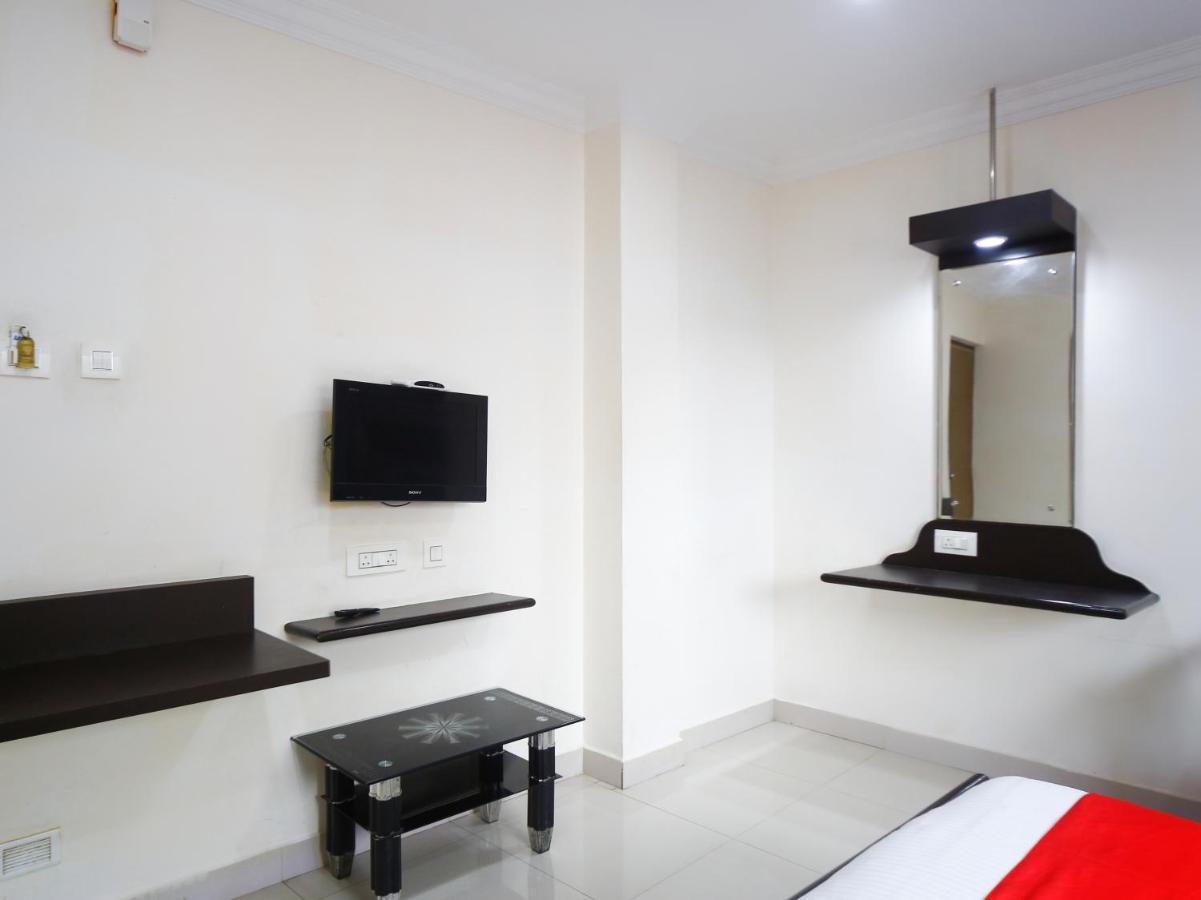 Madrasi Airport Hotel - Saibala Chennai Luaran gambar